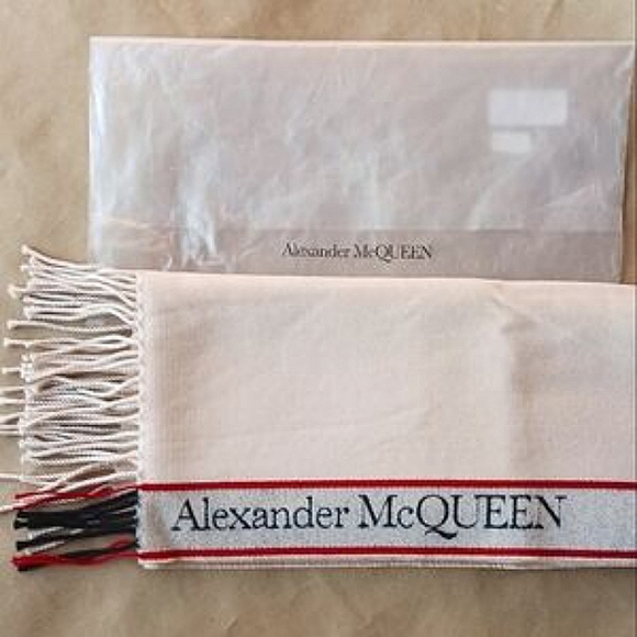 Alexander McQueen Selvedge Logo Fringe Trim Wool Cashmere Scarf Creamy Pink - Picture 1 of 4
